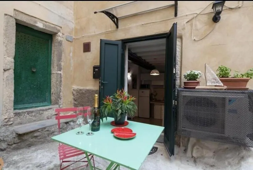 Rio Alba Red Loft - Holiday House - Riomaggiore 5Terre Italy